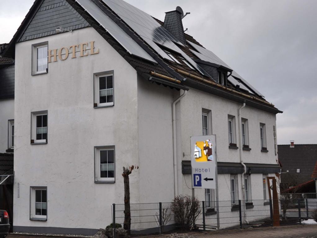 Hotel Am Maibaum Neuenrade Exteriör bild